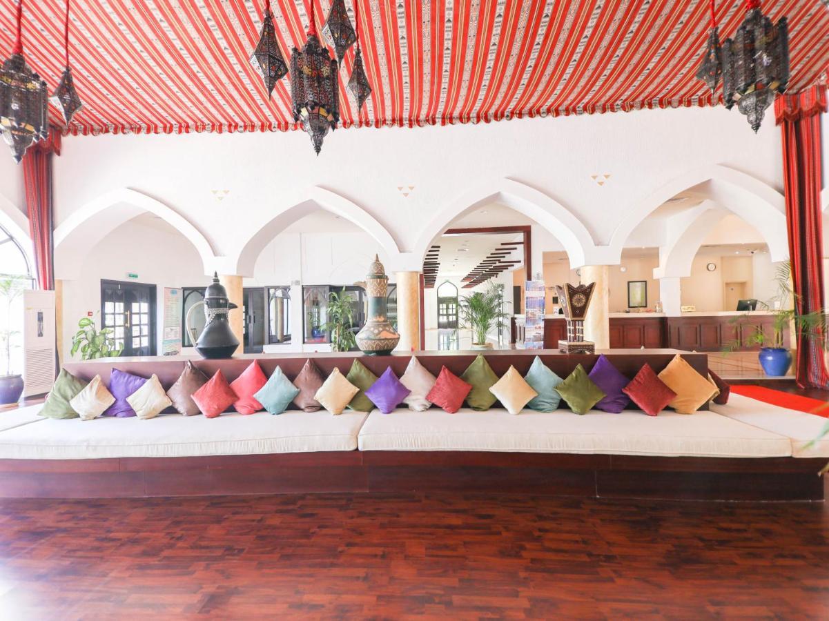 Capital O133 Al Sawadi Beach Resort & Spa Barka Exterior photo